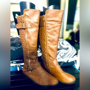 Women tan boots size 6.5 used in good condition